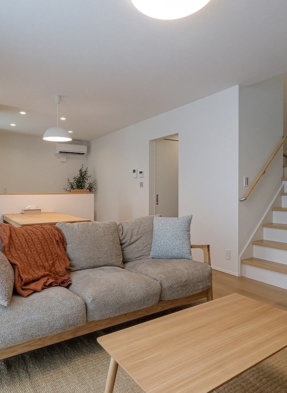 光と暮らす、シンプルな住まい