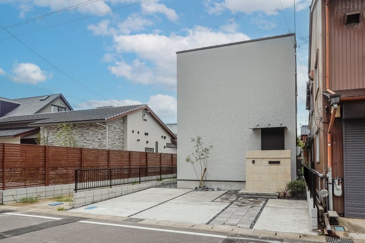 光と暮らす、シンプルな住まい